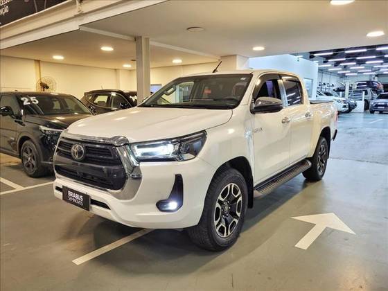 TOYOTA HILUX 2.8 D-4D TURBO DIESEL CD SRX 4X4 AUTOMÁTICO TOYOTA HILUX 2.8 D-4D TURBO DIESEL CD SRX 4X4 AUTOMÁTICO